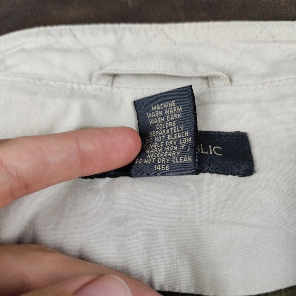 Banana Republic single button